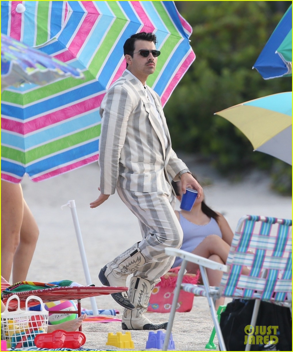 Nick & Kevin Jonas Film Their Music Video at the Beach!