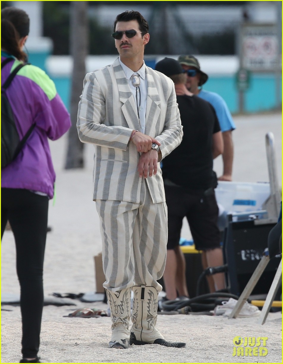 Nick & Kevin Jonas Film Their Music Video at the Beach!