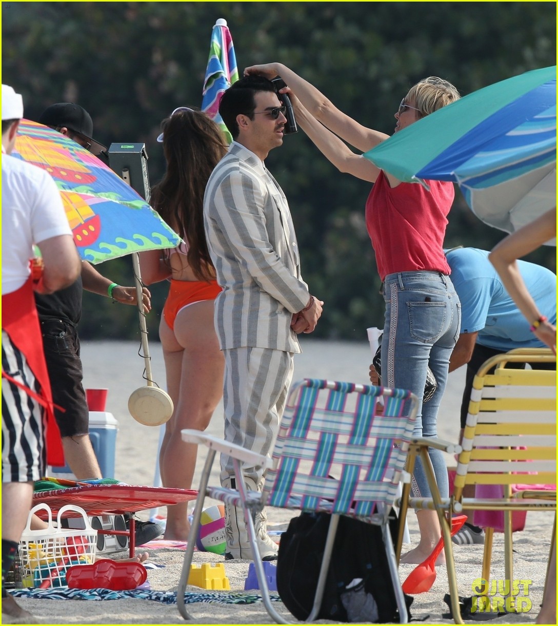 Nick & Kevin Jonas Film Their Music Video at the Beach!