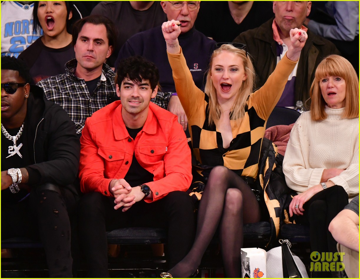 Joe Jonas & Sophie Turner Attend New York Knicks Game with Her Parents
