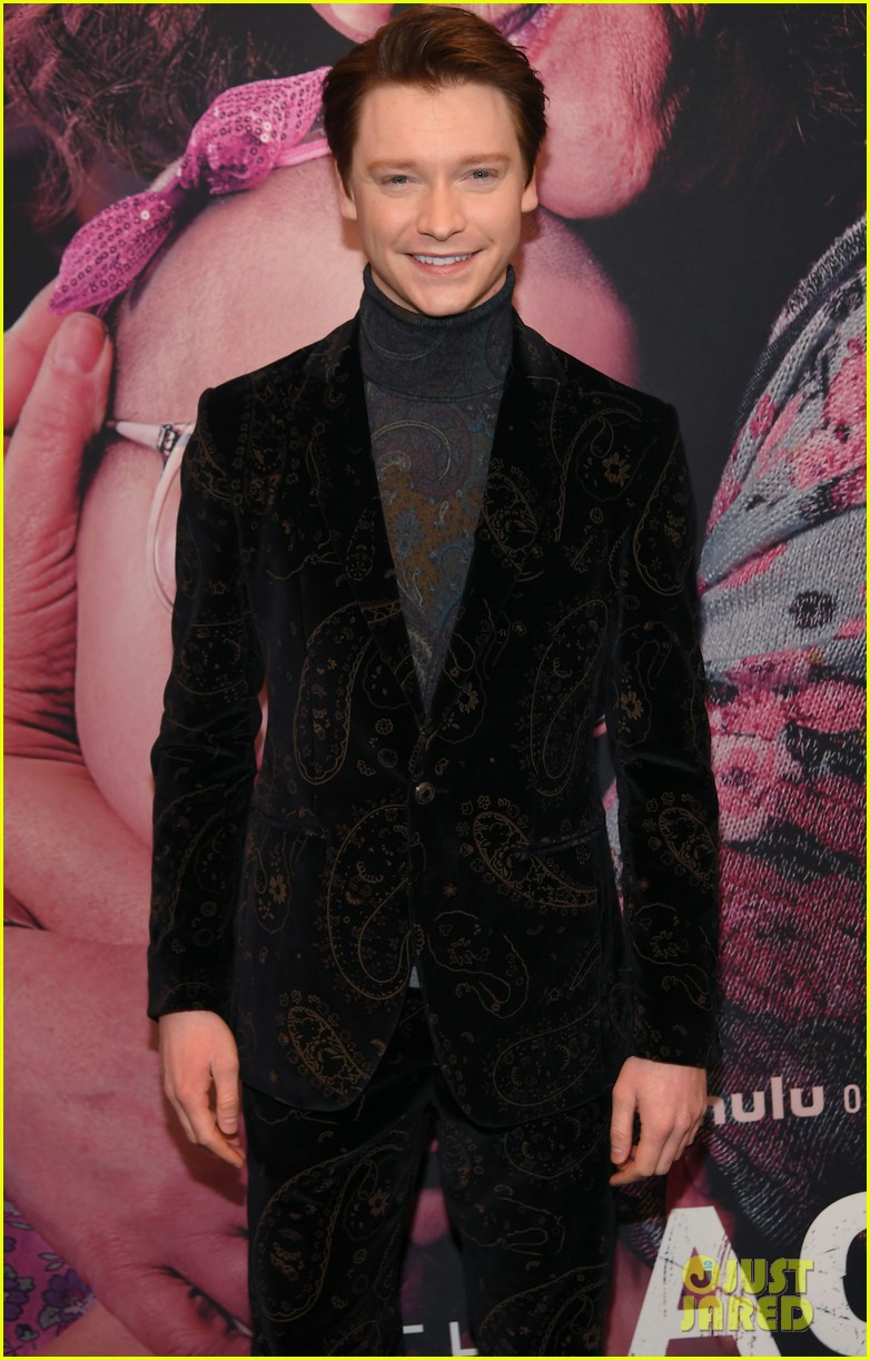 Joey King & AnnaSophia Robb Rock Headbands at 'The Act' Premiere!