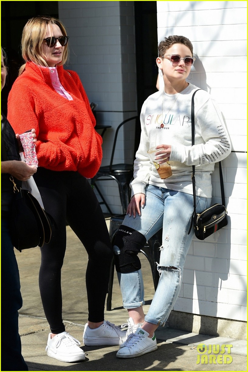 Joey King Wears Her Love for Sabrina Carpenter!