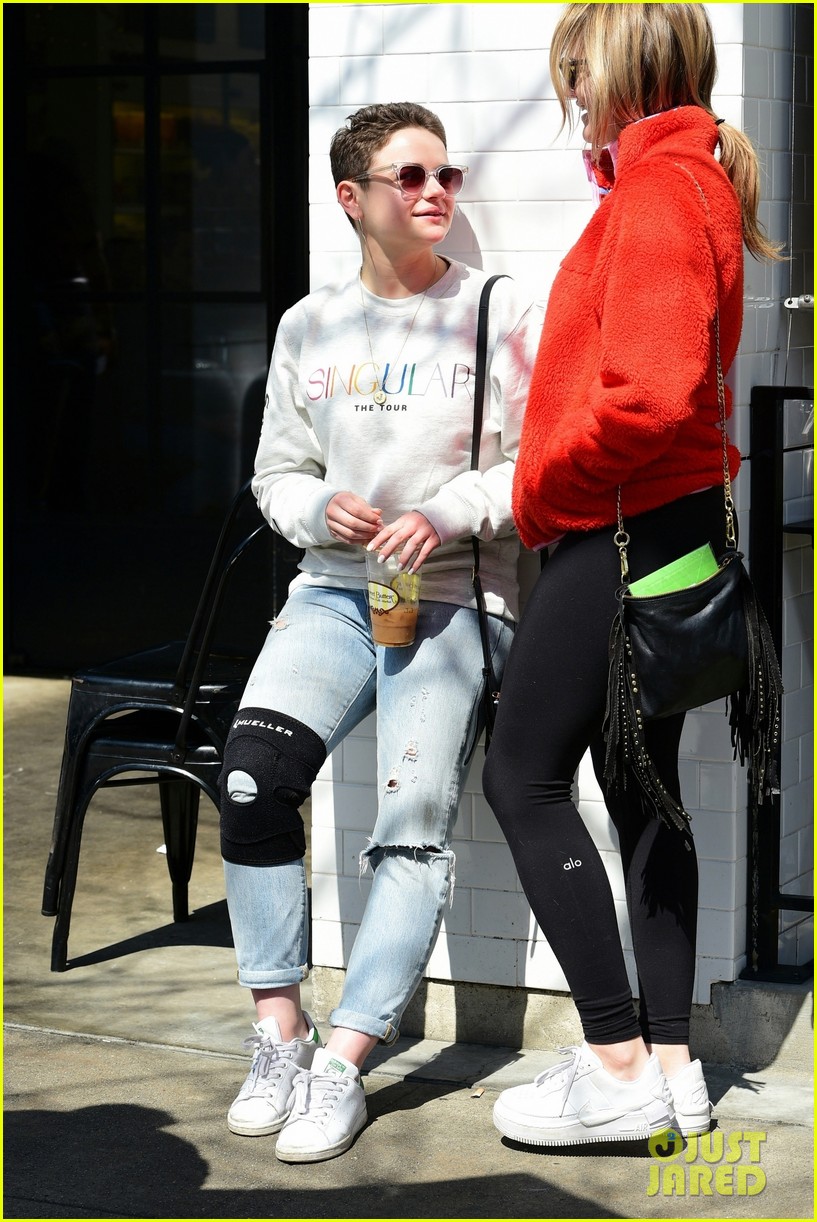 Joey King Wears Her Love for Sabrina Carpenter!