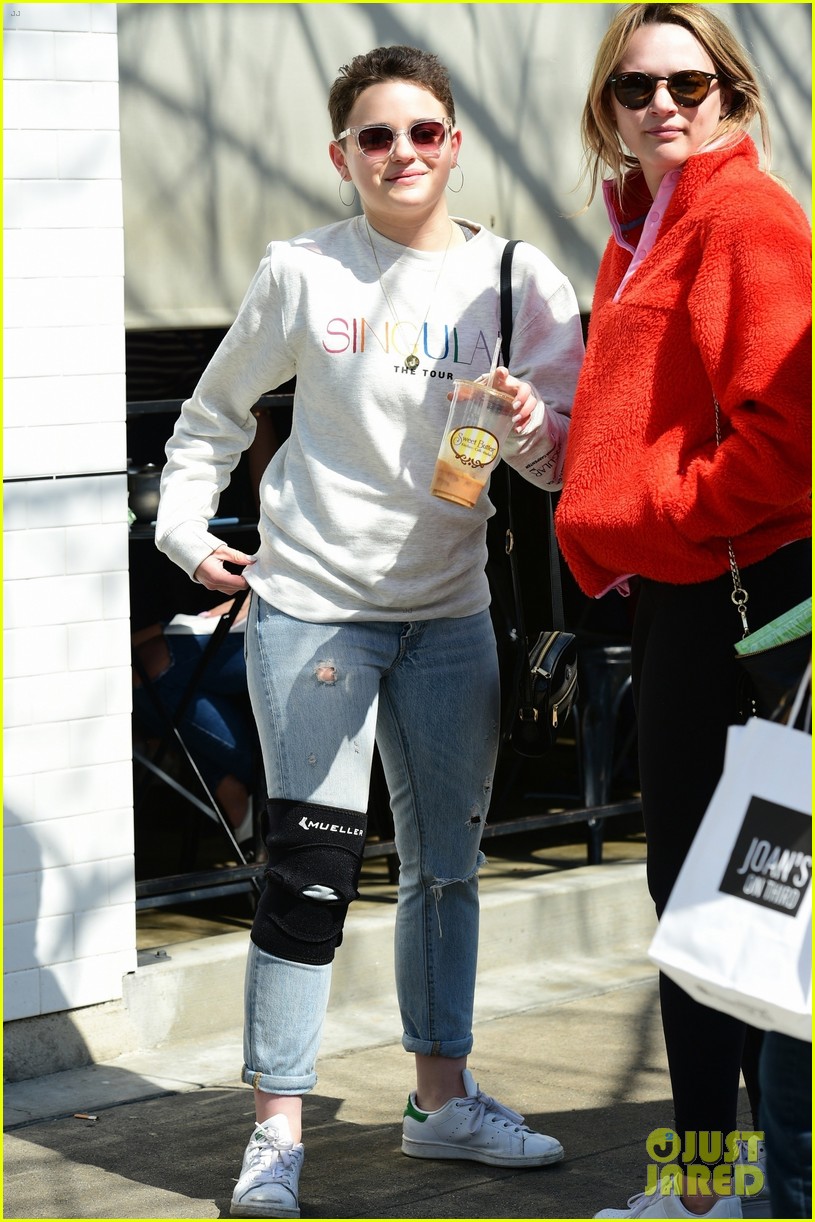 Joey King Wears Her Love for Sabrina Carpenter!