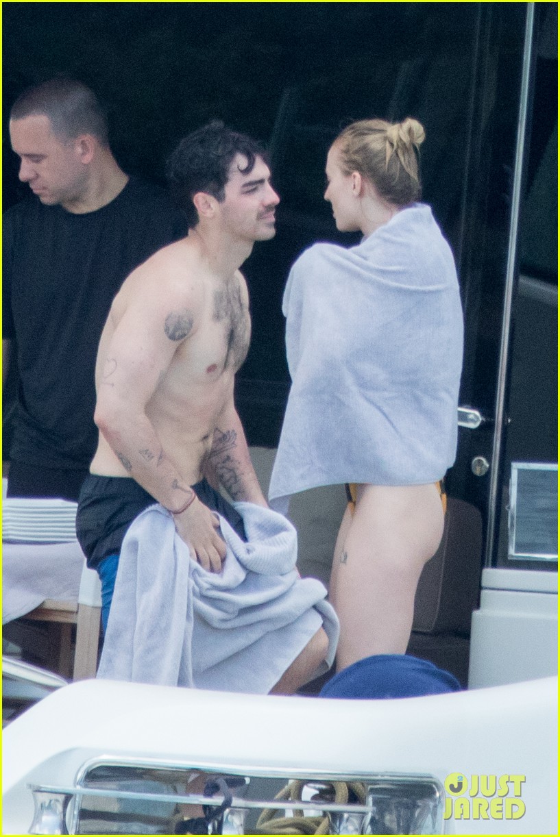 Nick Jonas Goes Shirtless Alongside His Family in Miami!