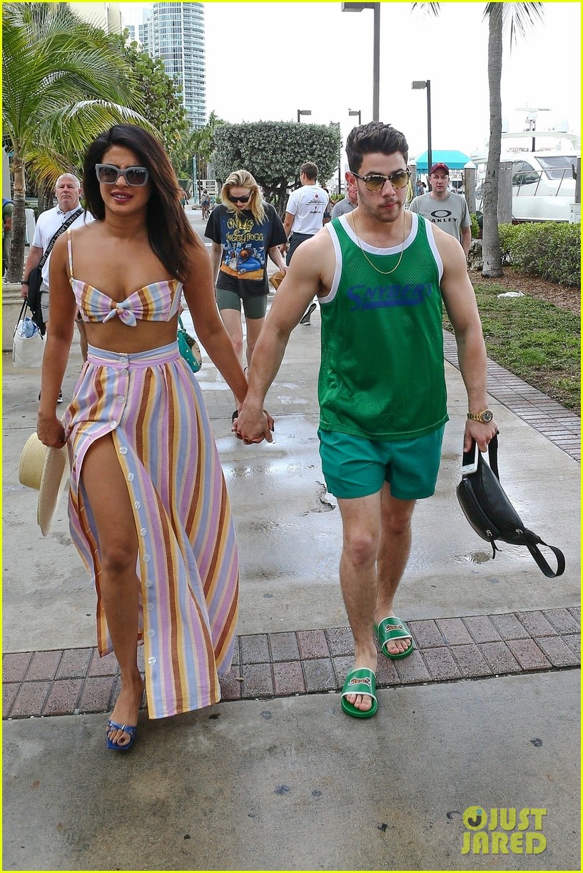 Nick Jonas Goes Shirtless Alongside His Family in Miami!