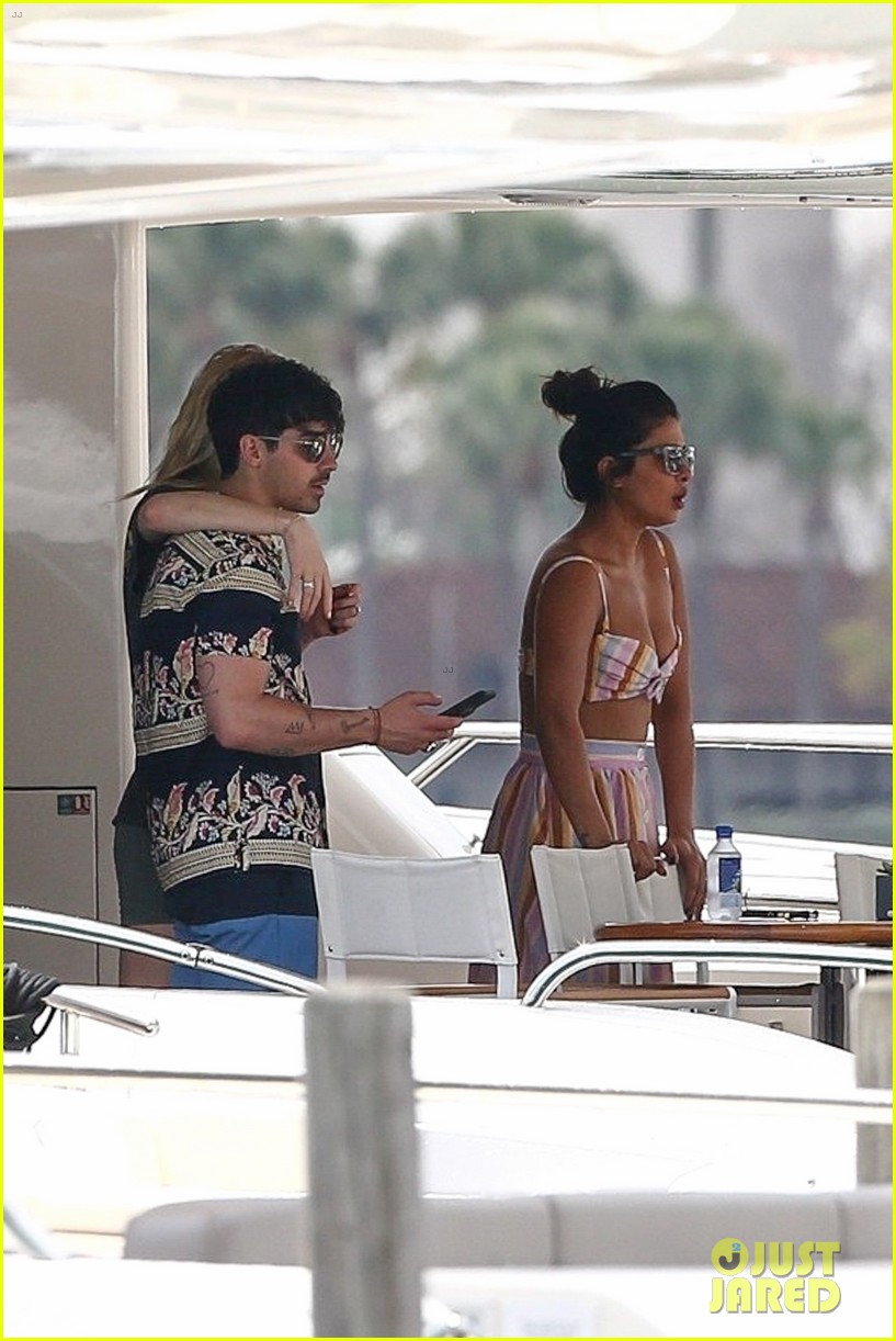 Nick Jonas Goes Shirtless Alongside His Family in Miami!