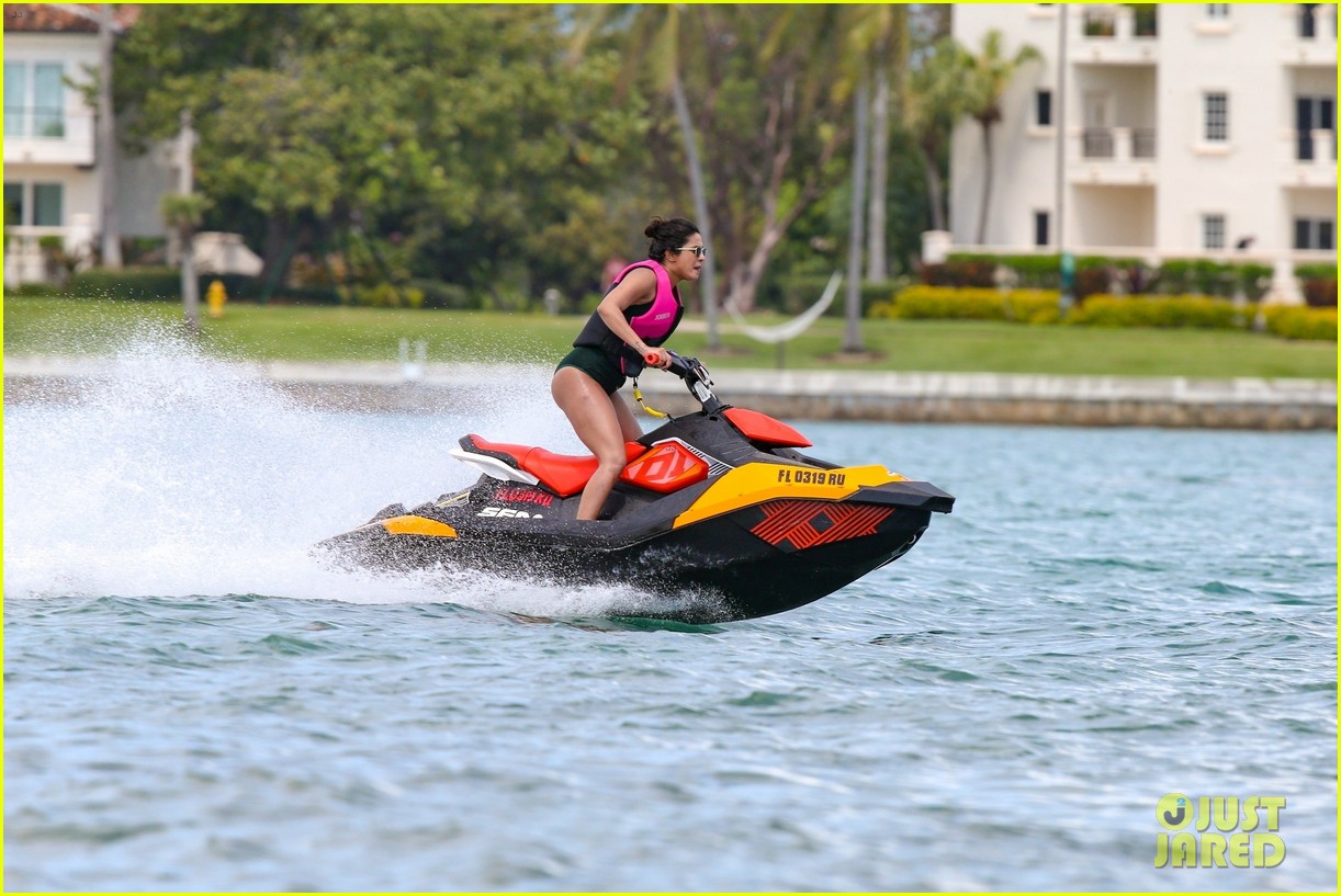 Nick Jonas Goes Shirtless Alongside His Family in Miami!