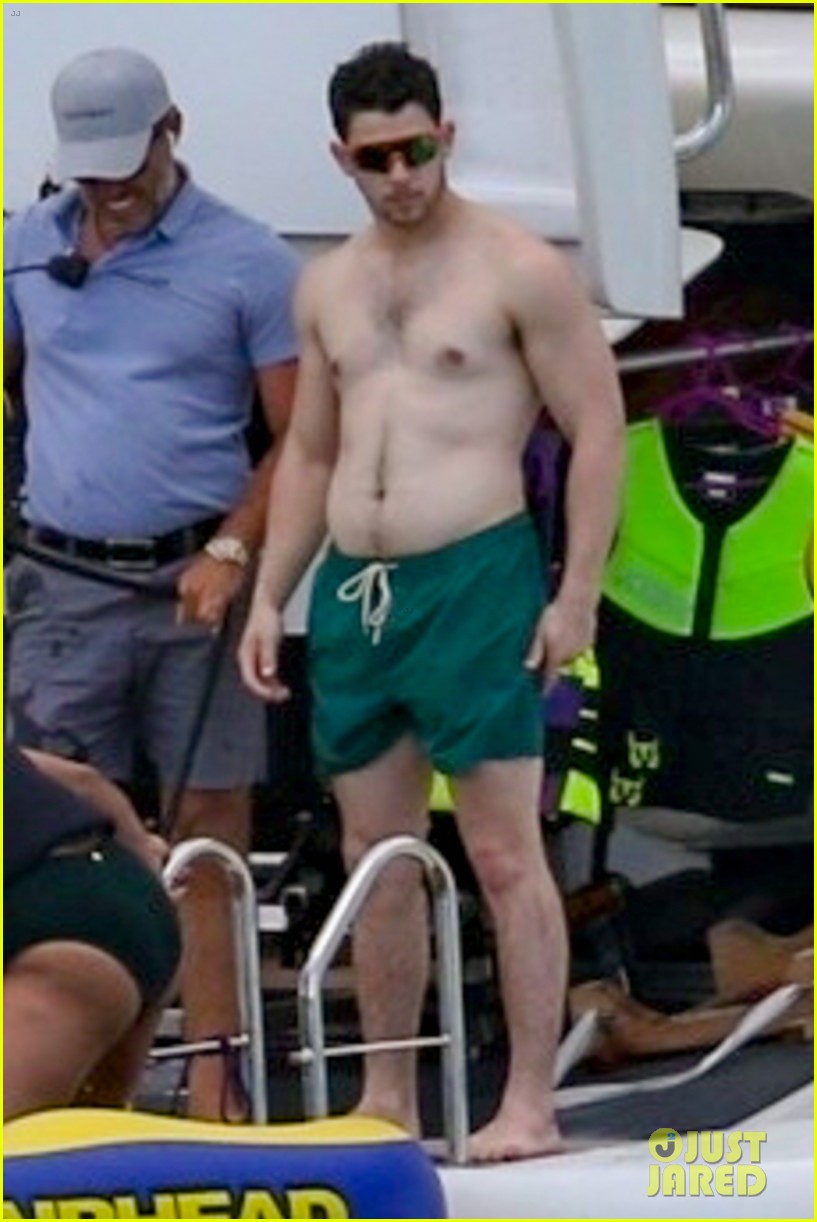 Nick Jonas Goes Shirtless Alongside His Family in Miami!