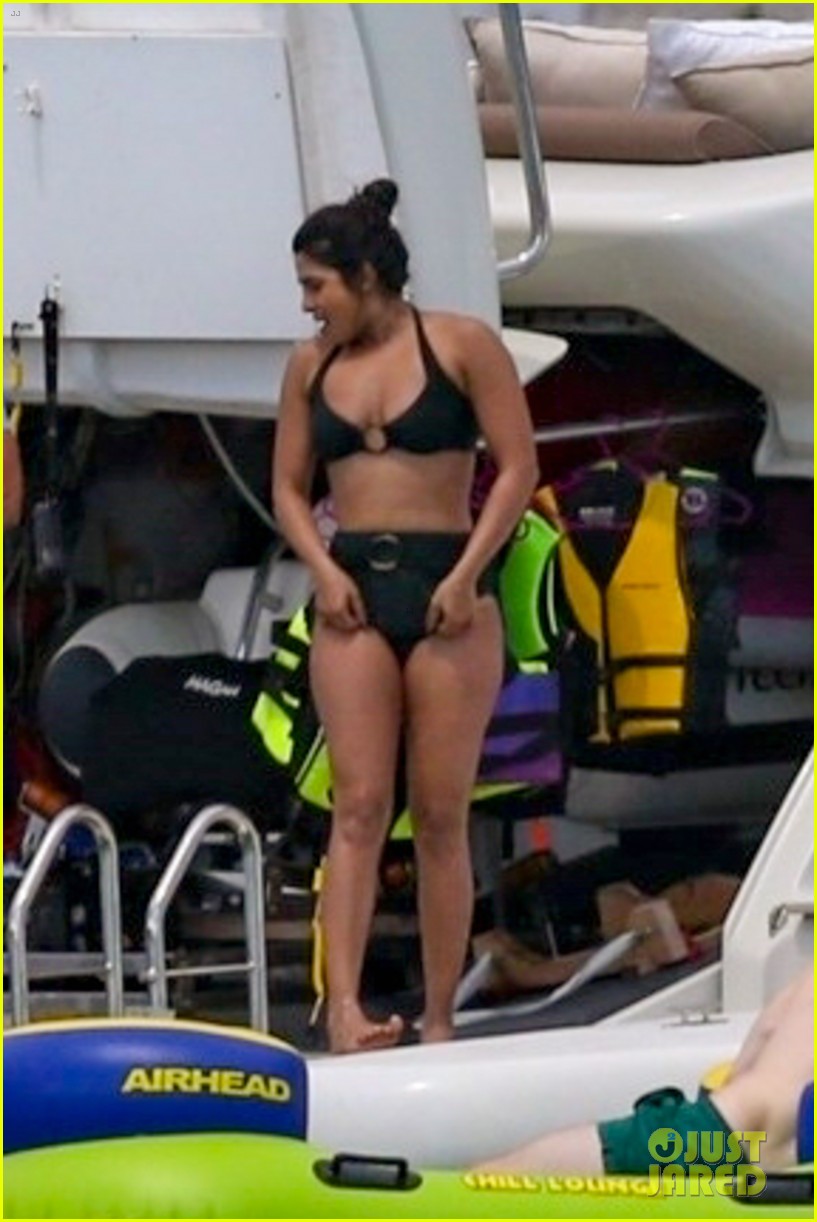 Nick Jonas Goes Shirtless Alongside His Family in Miami!