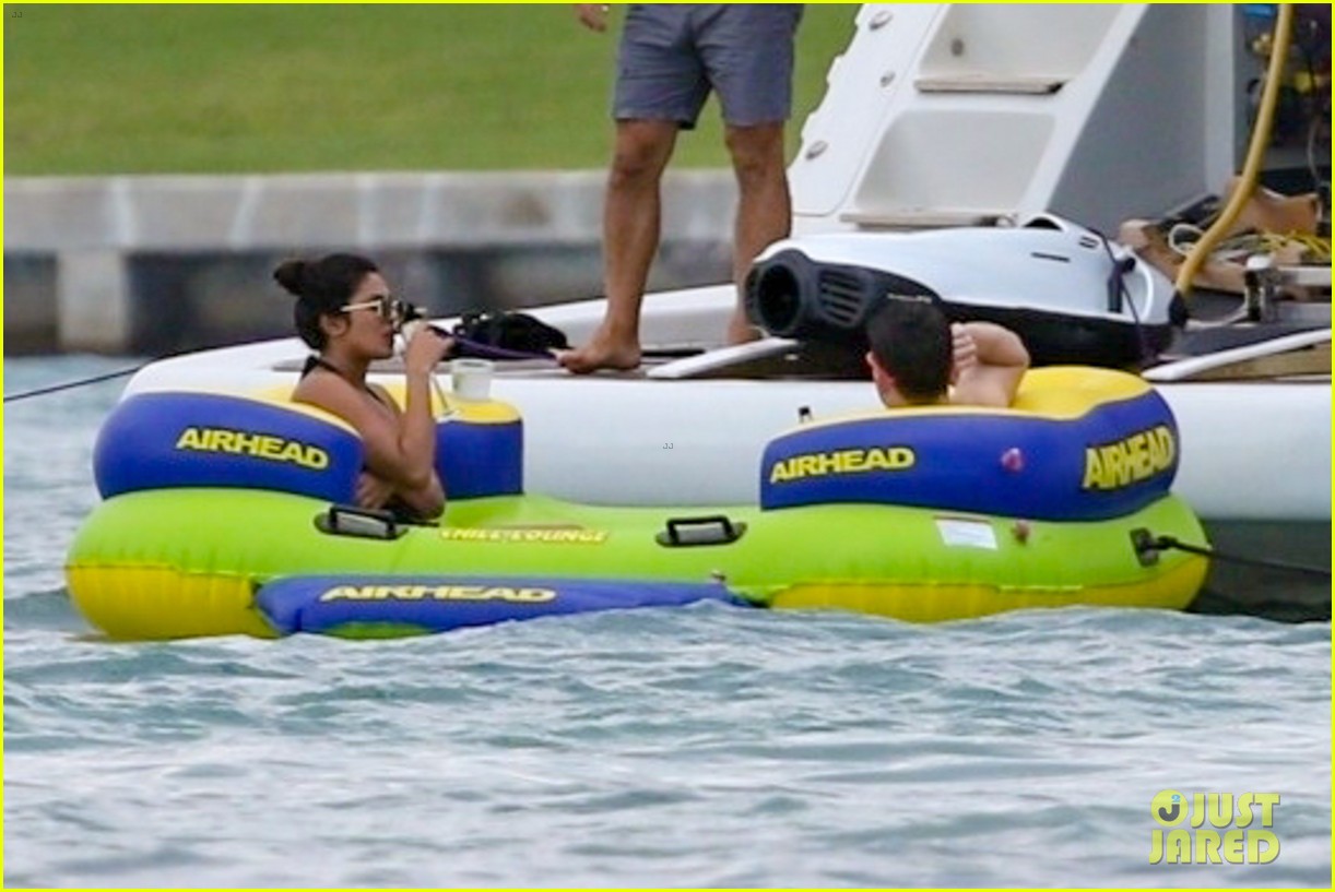 Nick Jonas Goes Shirtless Alongside His Family in Miami!