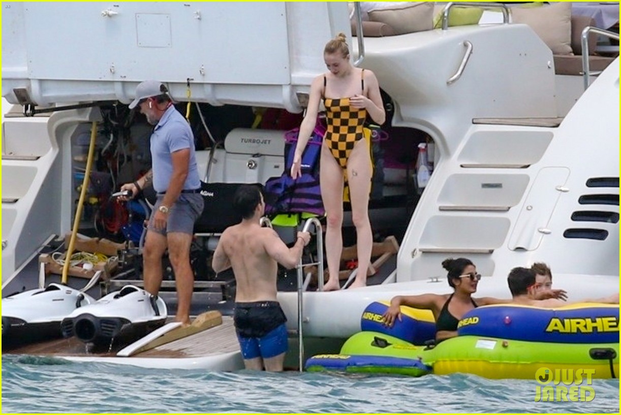 Nick Jonas Goes Shirtless Alongside His Family in Miami!