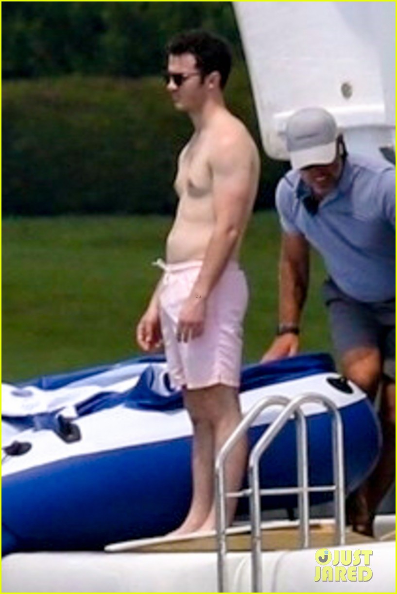 Nick Jonas Goes Shirtless Alongside His Family in Miami!