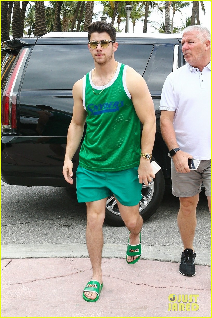Nick Jonas Goes Shirtless Alongside His Family in Miami!