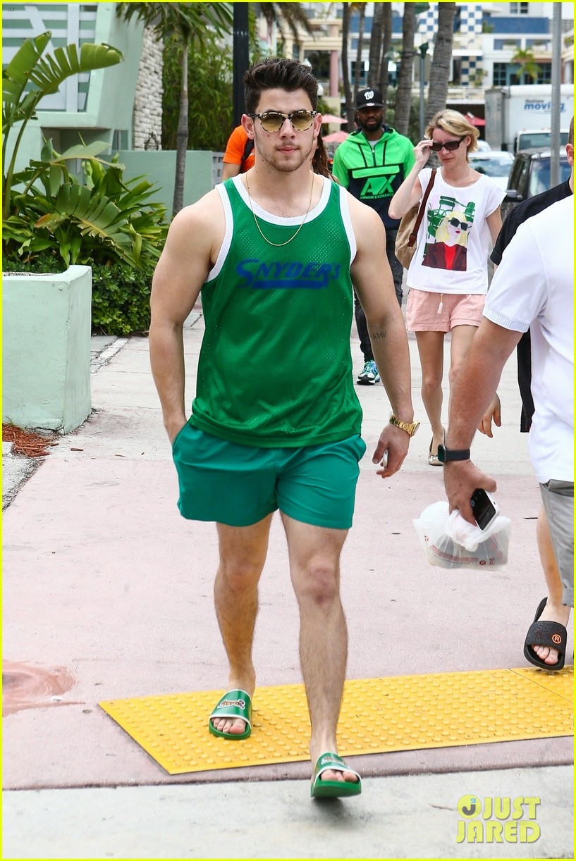 Nick Jonas Goes Shirtless Alongside His Family in Miami!