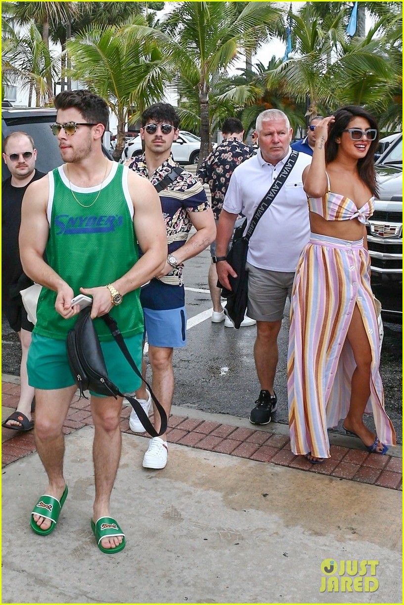 Nick Jonas Goes Shirtless Alongside His Family in Miami!