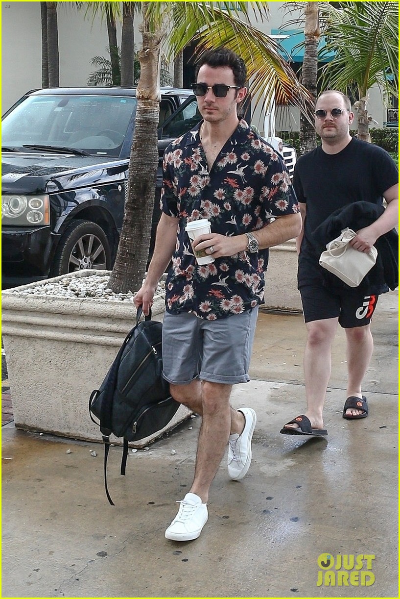 Nick Jonas Goes Shirtless Alongside His Family in Miami!