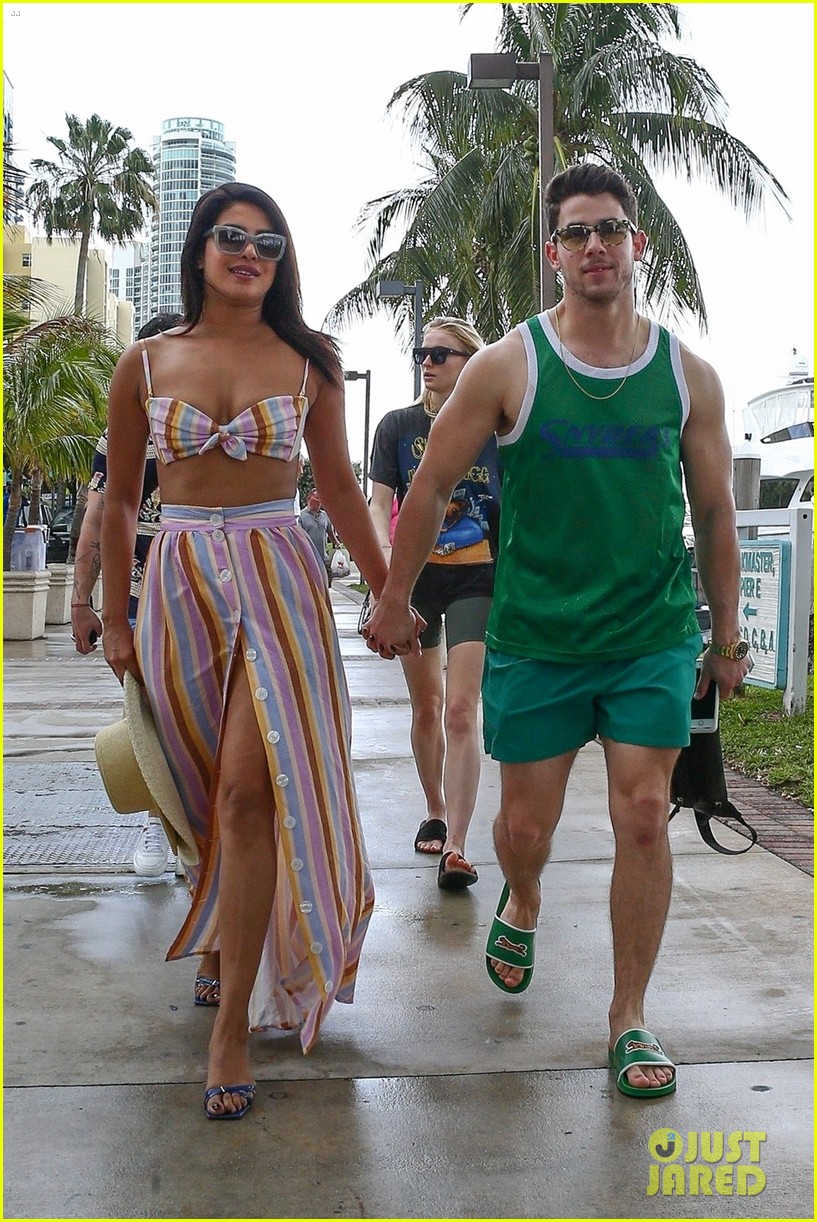 Nick Jonas Goes Shirtless Alongside His Family in Miami!