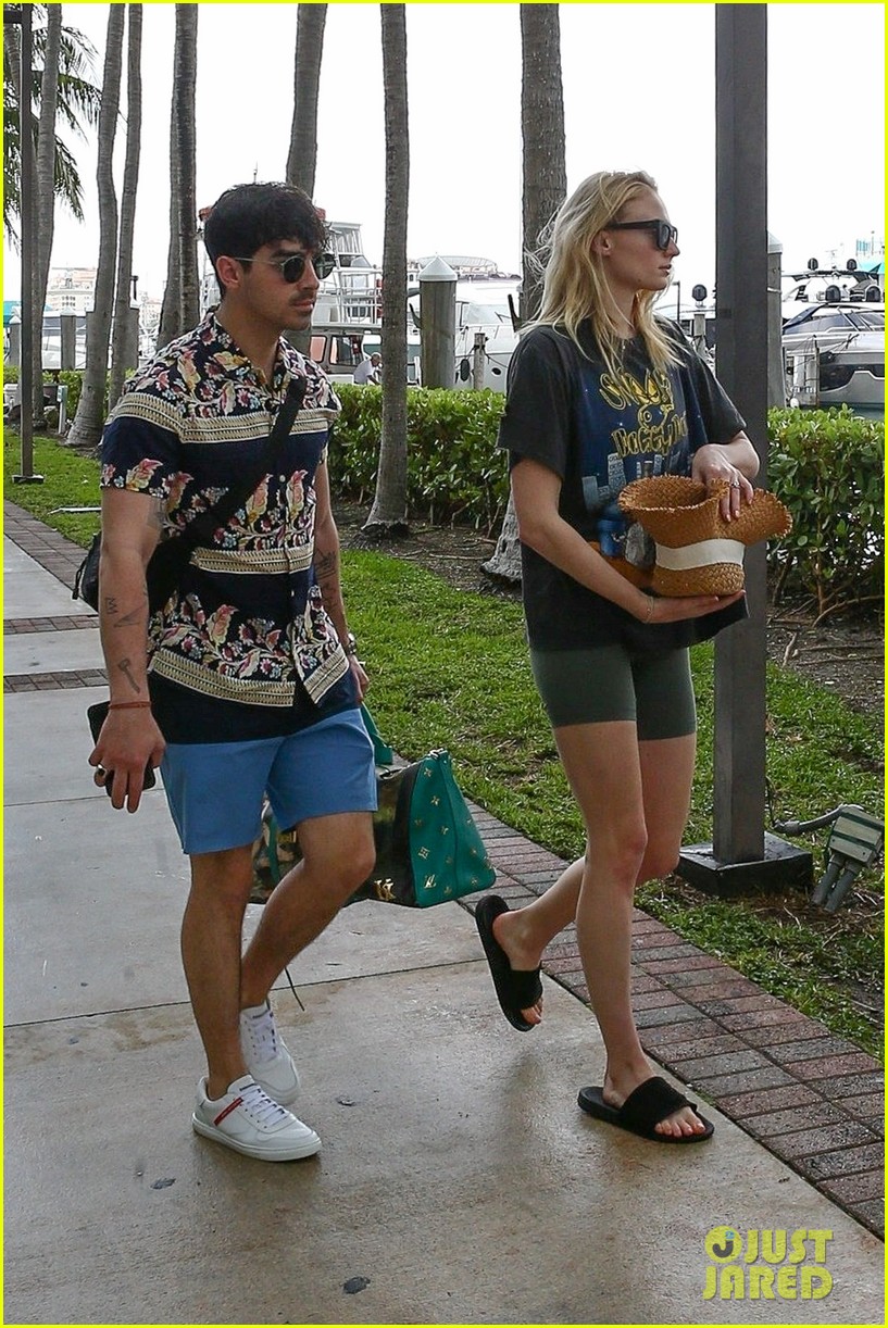 Nick Jonas Goes Shirtless Alongside His Family in Miami!