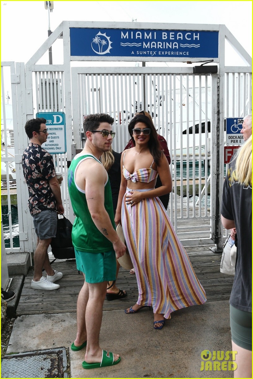 Nick Jonas Goes Shirtless Alongside His Family in Miami!
