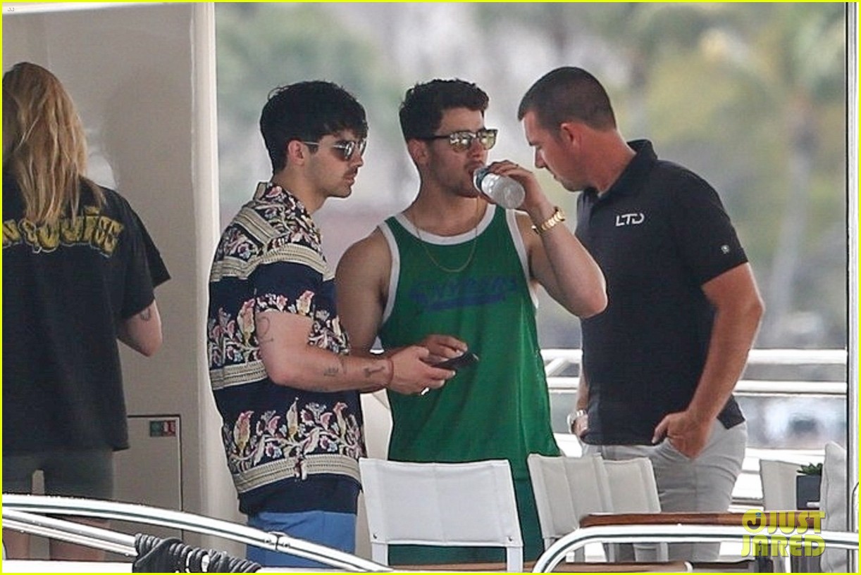 Nick Jonas Goes Shirtless Alongside His Family in Miami!
