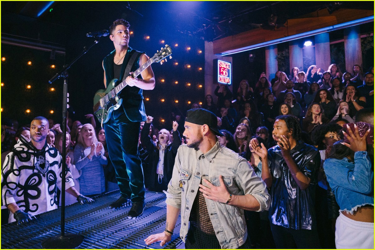 Jonas Brothers Perform 'Sucker' on 'Late Late Show' - Watch Now!