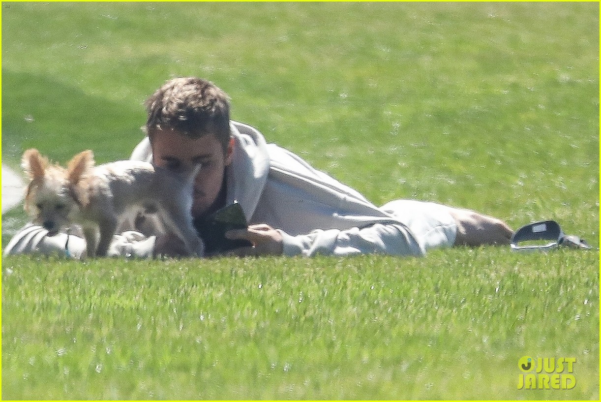 Justin Bieber Relaxes at the Park with Puppy Oscar