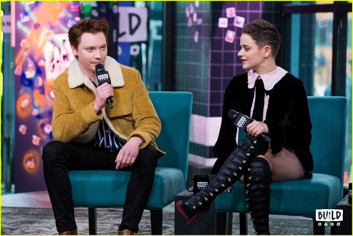 Watch Joey King Scare Calum Worthy During 'The Act' Press Day!