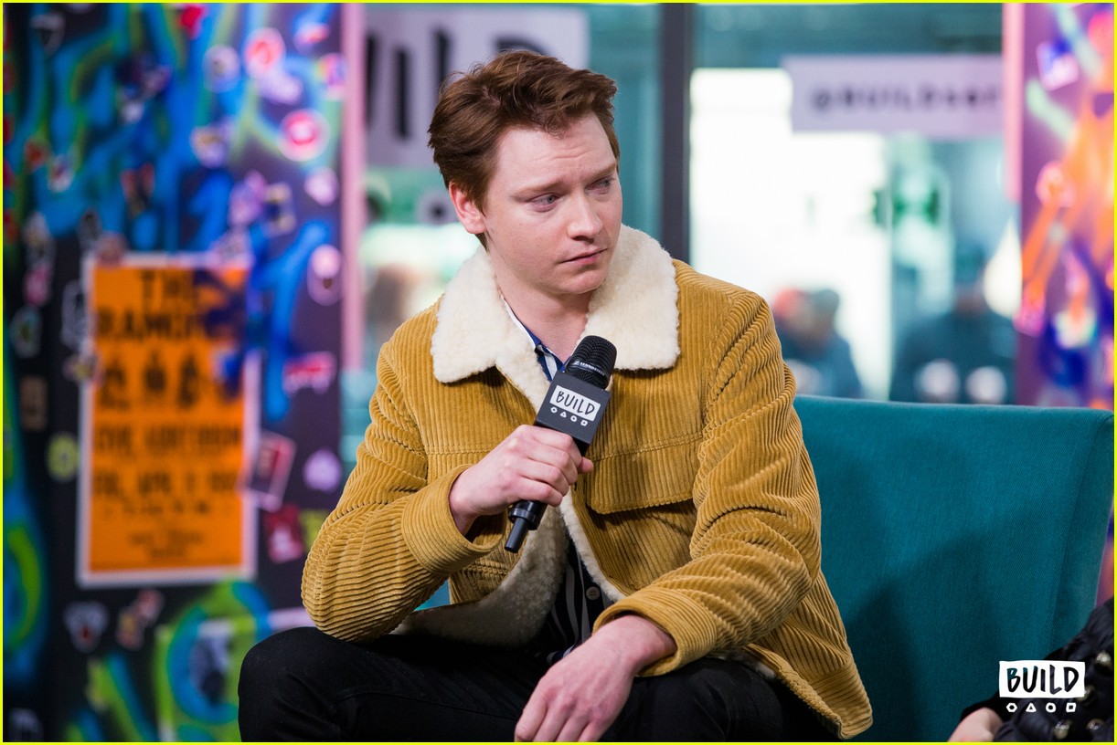 Watch Joey King Scare Calum Worthy During 'The Act' Press Day!