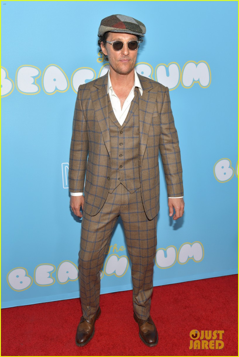 Zac Efron Shows Off Blonde Hair at 'Beach Bum' Premiere
