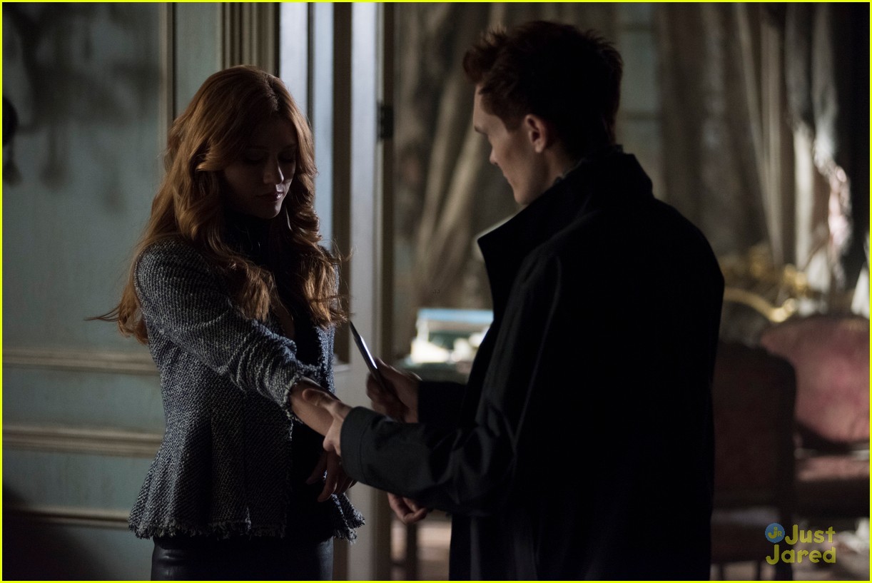 Clary & Jace Reunite in Paris on 'Shadowhunters' Tonight