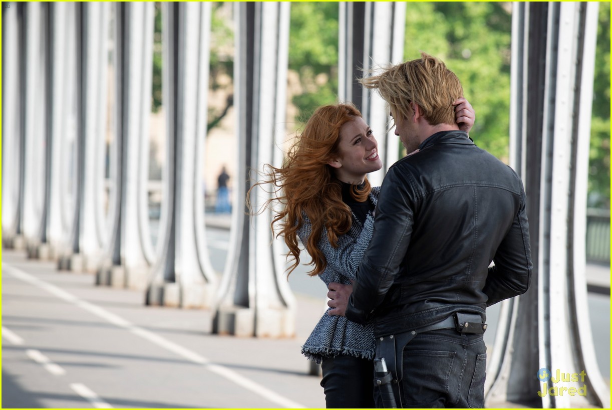 Clary & Jace Reunite in Paris on 'Shadowhunters' Tonight