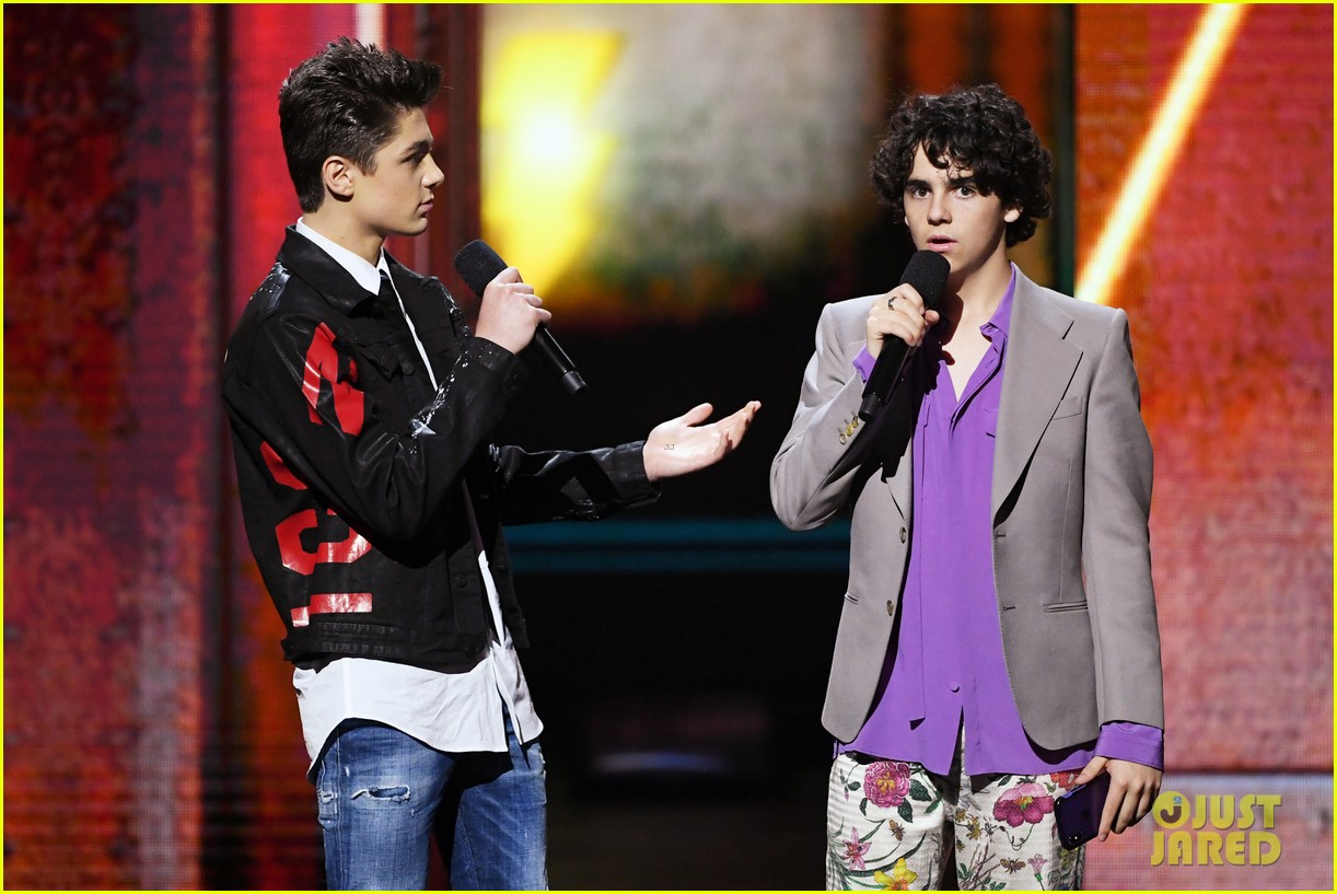 Asher Angel & Jack Dylan Grazer Bring 'Shazam' to Kids' Choice Awards 2019