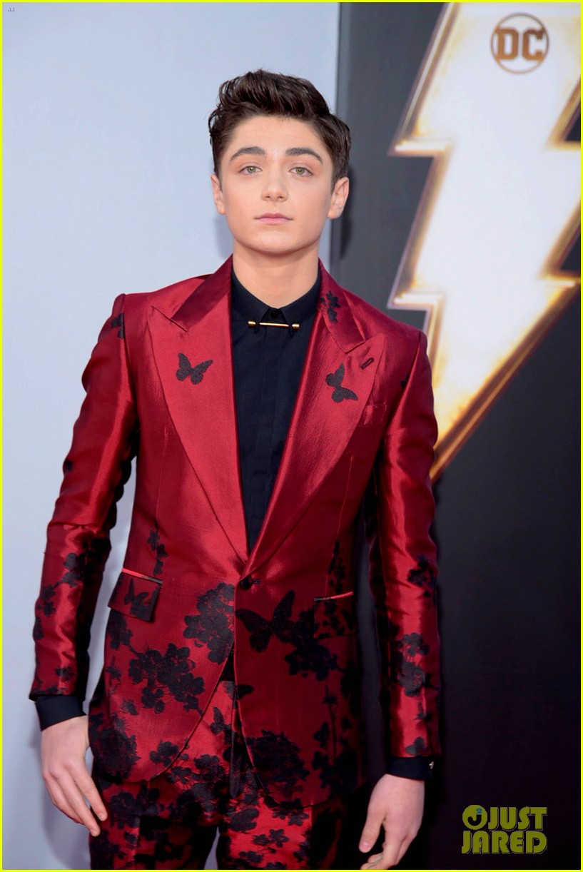 Asher Angel & Jack Dylan Grazer Hug It Out at 'Shazam!' Premiere in Hollywood!