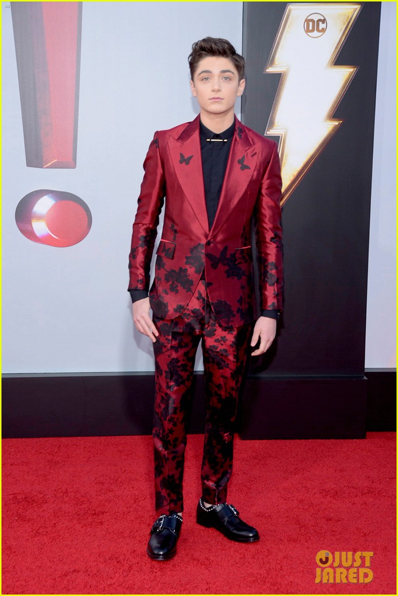Asher Angel & Jack Dylan Grazer Hug It Out at 'Shazam!' Premiere in Hollywood!