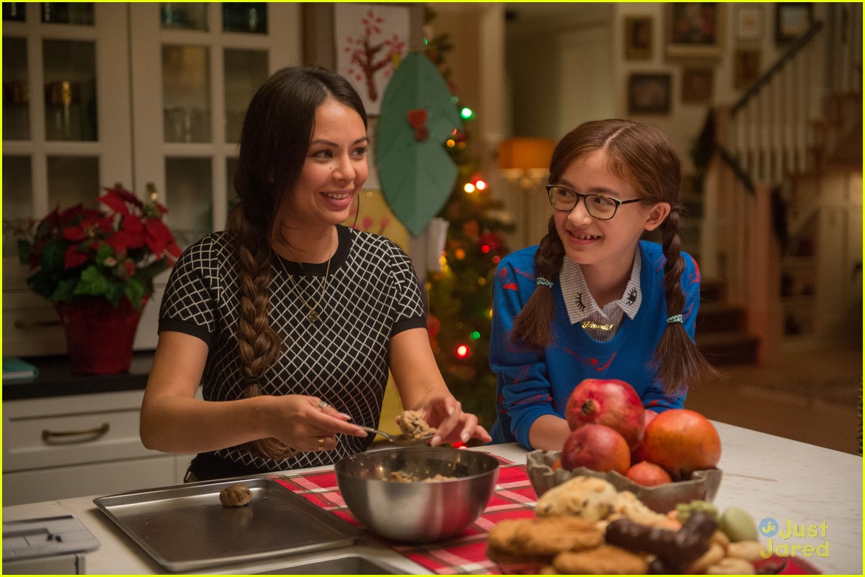 Janel Parrish & Anna Cathcart Confirmed to Return as Margo & Kitty for 'To All The Boys' Sequel