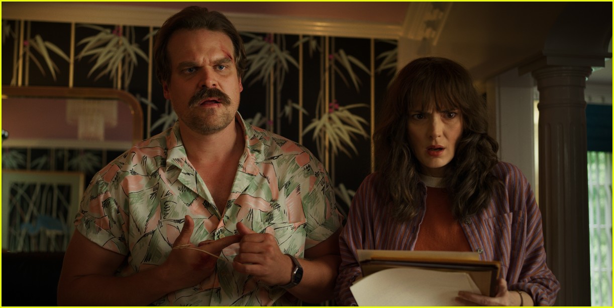 Everyone's Back in 'Stranger Things' Season 3 Trailer - Watch Here!