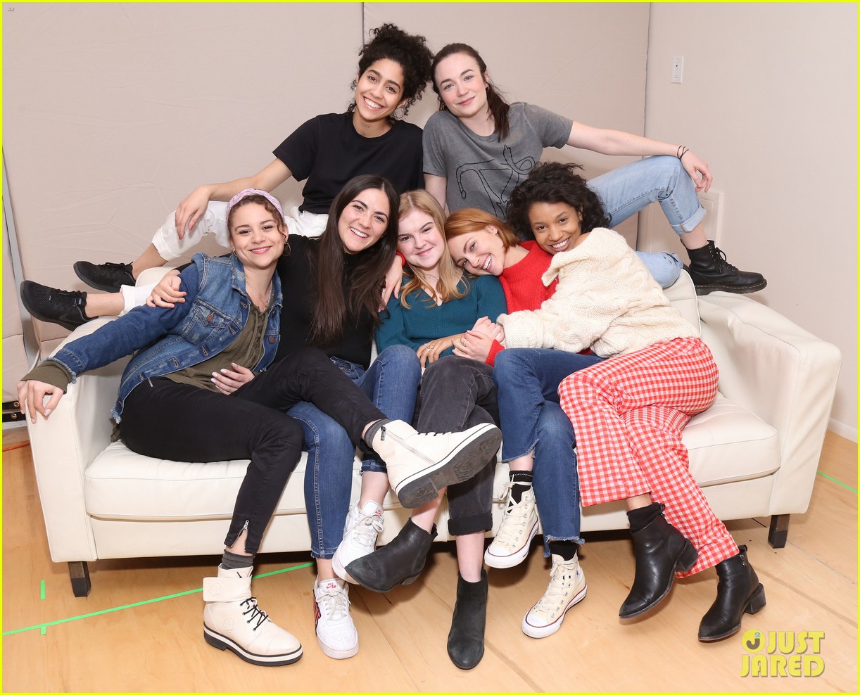 AnnaSophia Robb & Isabelle Fuhrman Kick Off All Female 'Macbeth' Production