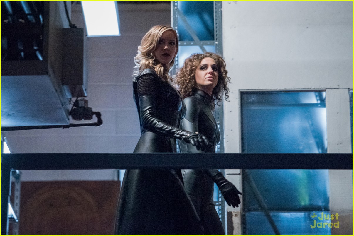 Caity Lotz Brings Sara Lance Back To Star City on 'Arrow'
