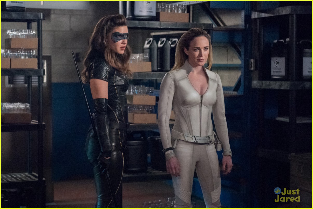 Caity Lotz Brings Sara Lance Back To Star City on 'Arrow'