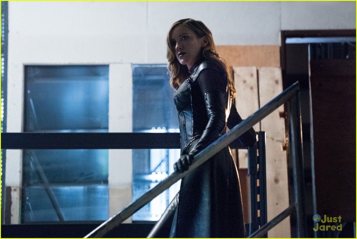 Caity Lotz Brings Sara Lance Back To Star City on 'Arrow'