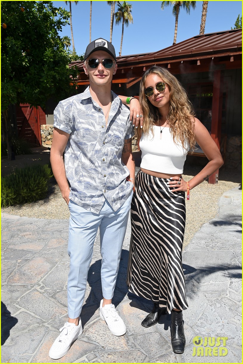 Kiernan Shipka Joins Rowan Blanchard at H&M's Poolside Party at Coachella!