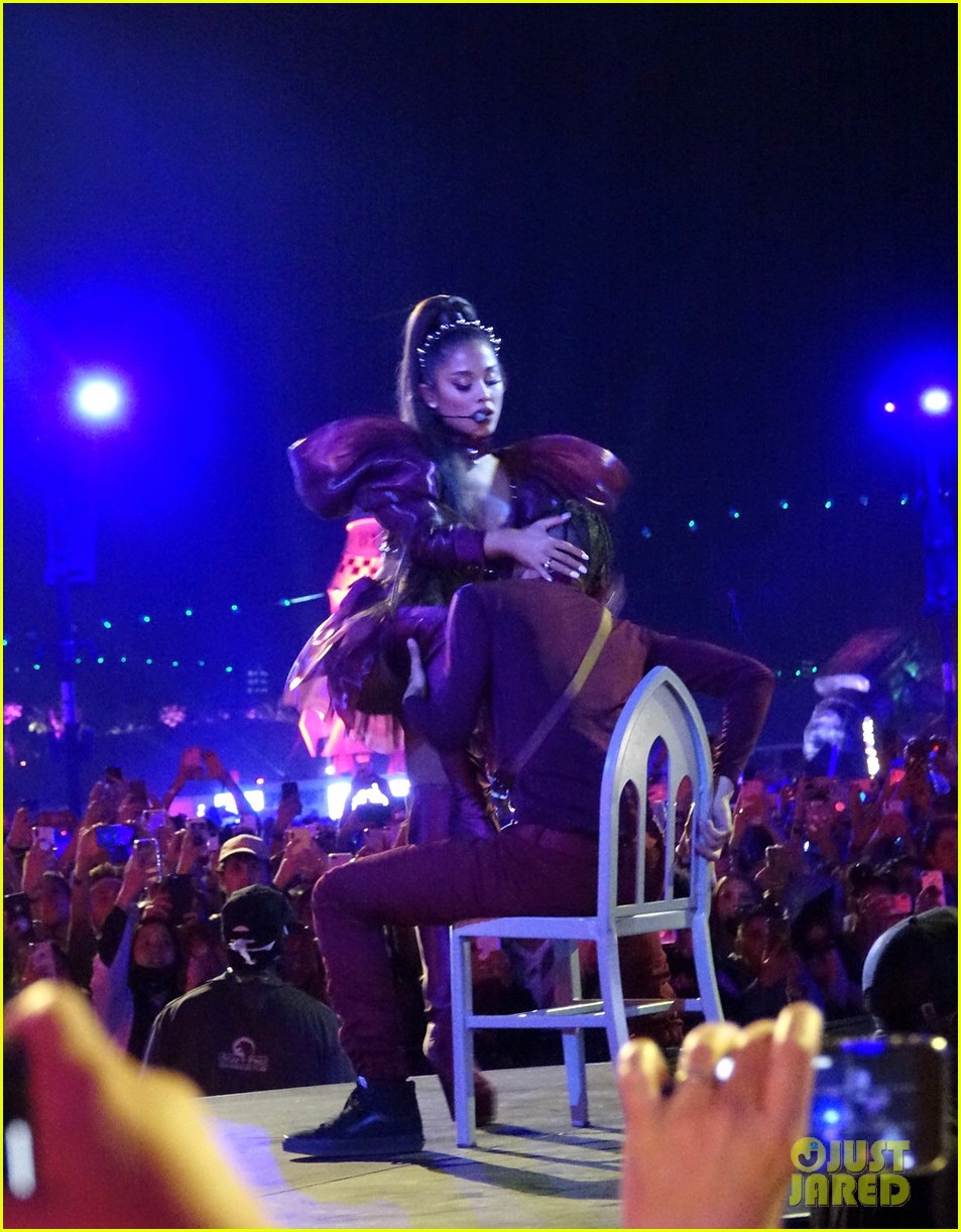 Ariana Grande Rocks The Stage at Final Night of Coachella's First Weekend!