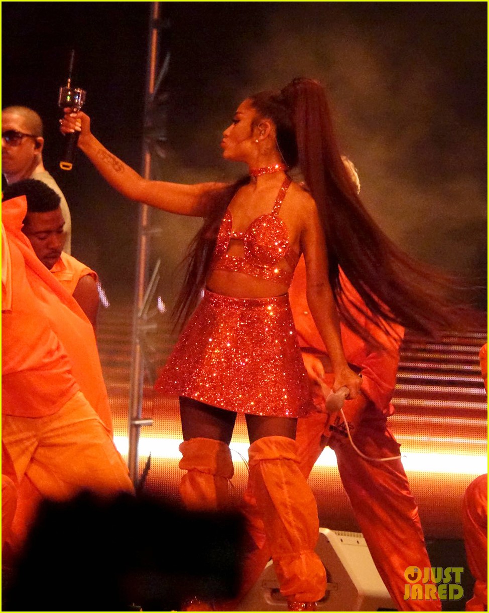 Ariana Grande Rocks The Stage at Final Night of Coachella's First Weekend!