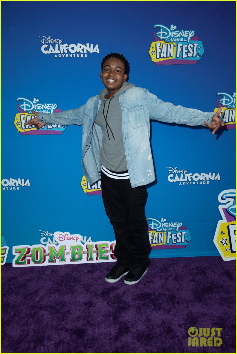 Navia Robinson & Sky Katz Bring 'Raven's Home' to Disney Channel Fan Fest!