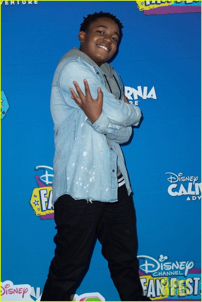 Navia Robinson & Sky Katz Bring 'Raven's Home' to Disney Channel Fan Fest!