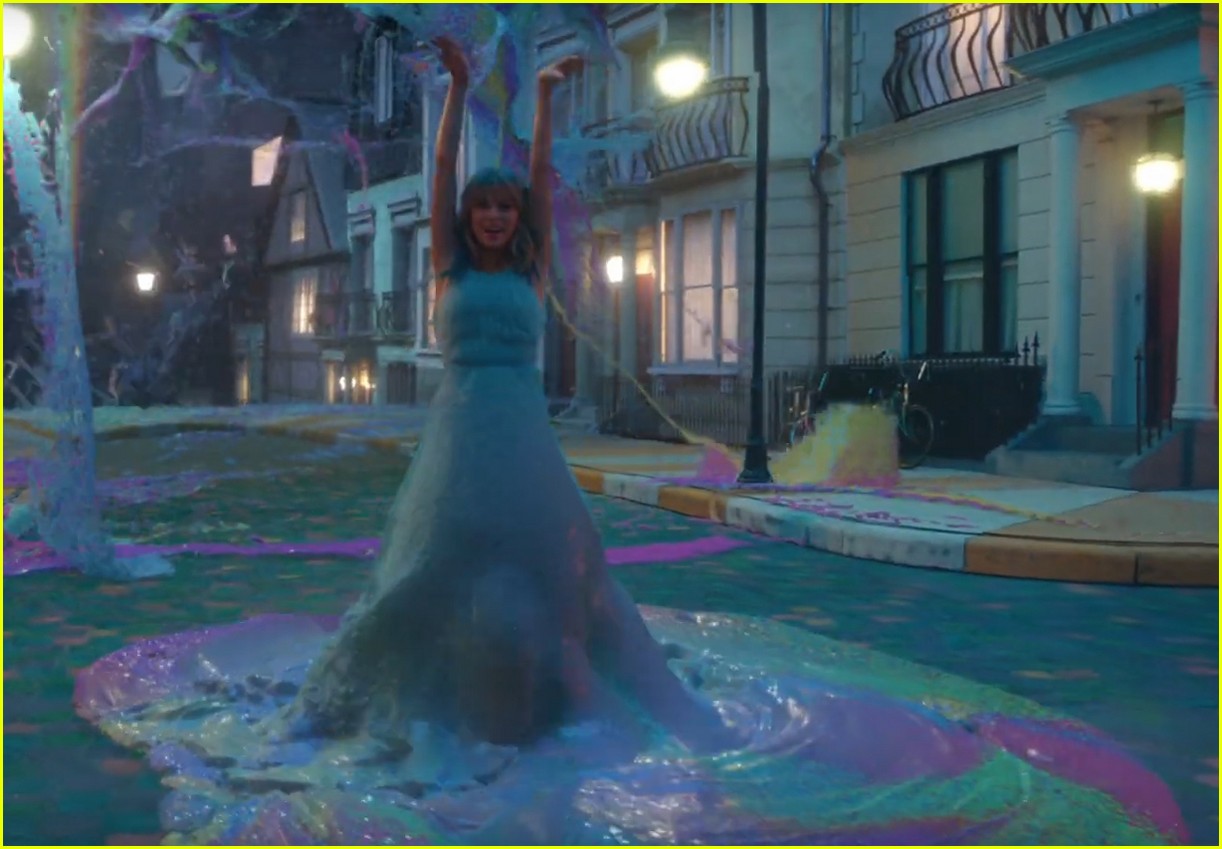 Taylor Swift Shows Off 7 Different Looks in 'Me!' Music Video! - Just Jared  Jr.