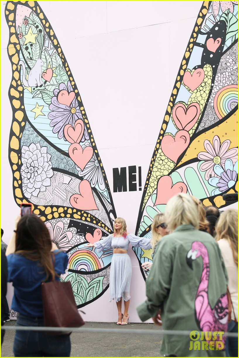Taylor Swift Unveils New 'Me!' Mural Clue in Nashville!