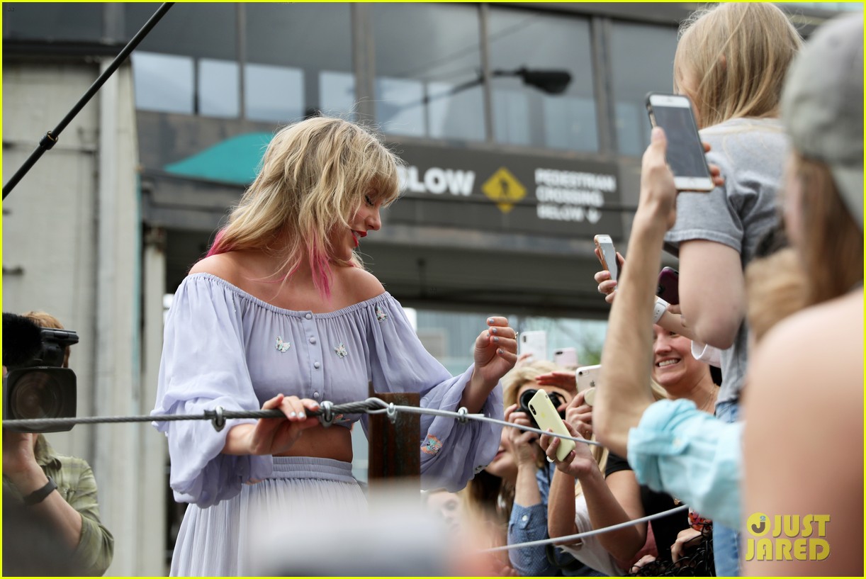 Taylor Swift Unveils New 'Me!' Mural Clue in Nashville!
