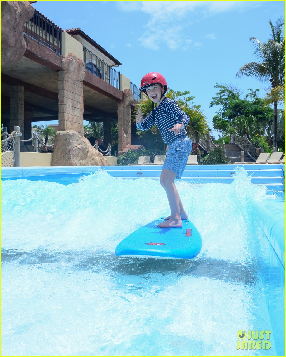 Iain Armitage Goes on a Dream Vacation in the Turks & Caicos! 